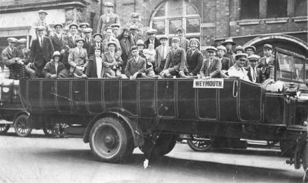 Fred Sayer Charabanc with choir members probably at Salisbury